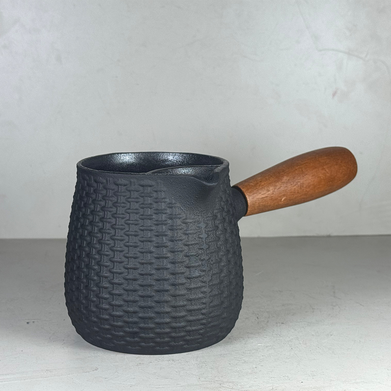 Cast Iron Teapot - 550ml Japanese Cast Iron Teapot with